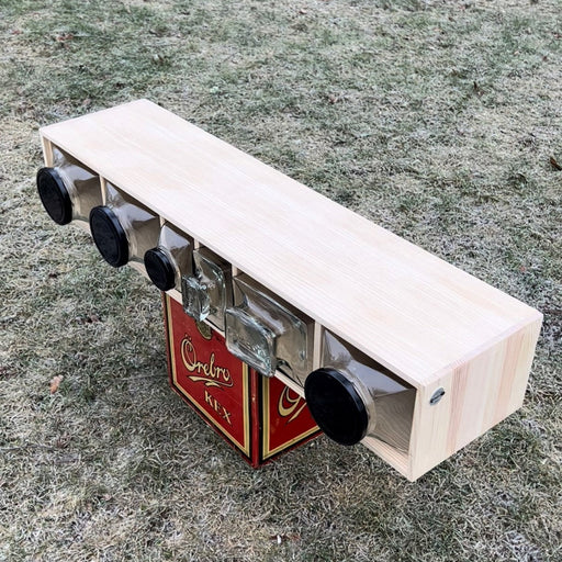 Ormesta Hylla med burkar i glas