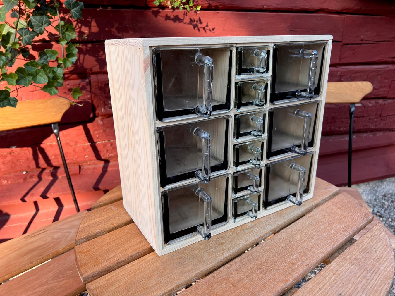 Ormesta Hylla med skäppor stor