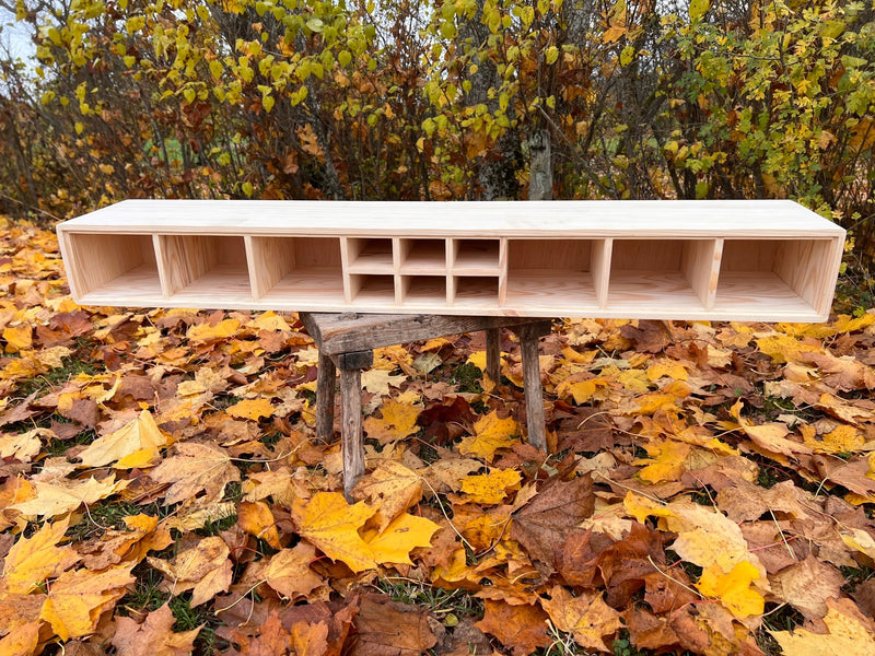 Ormesta hylla för skäppor och burkar