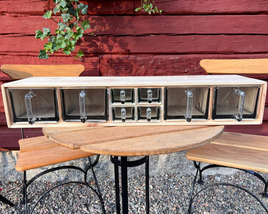 Ormesta Hylla med skäppor små och stora