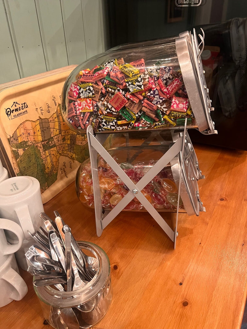 Karamellställ med 4 burkar