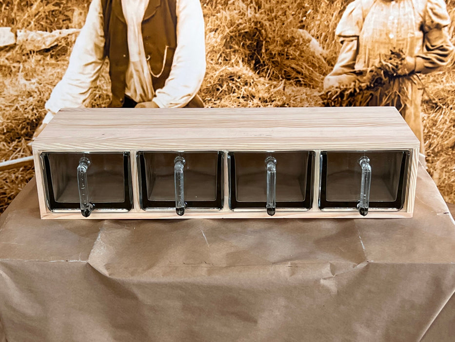 Ormesta hylla för skäppor och burkar