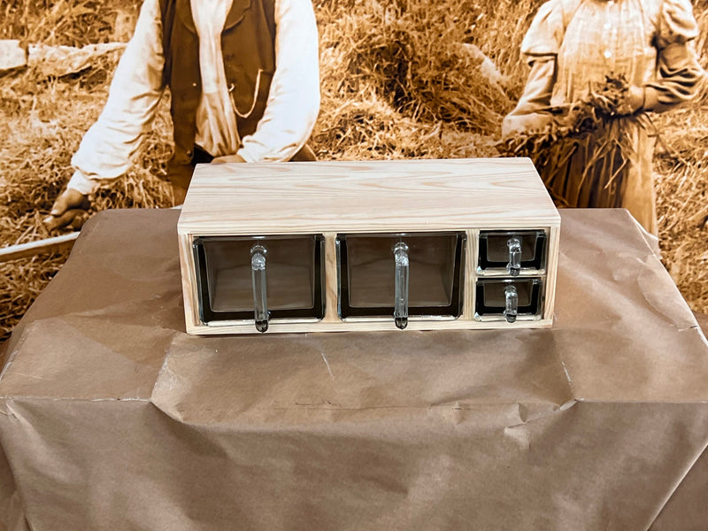 Ormesta hylla för skäppor och burkar