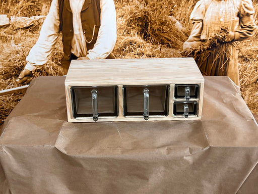 Ormesta hylla för skäppor och burkar