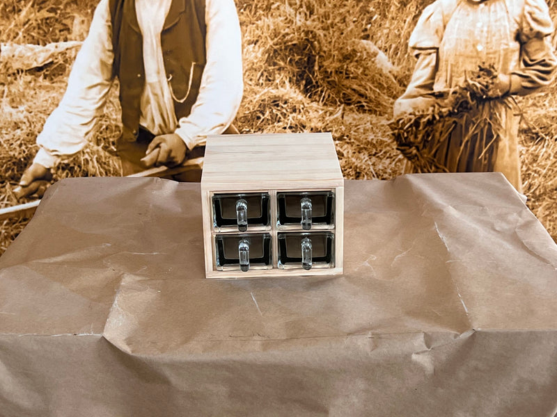 Ormesta hylla för skäppor och burkar