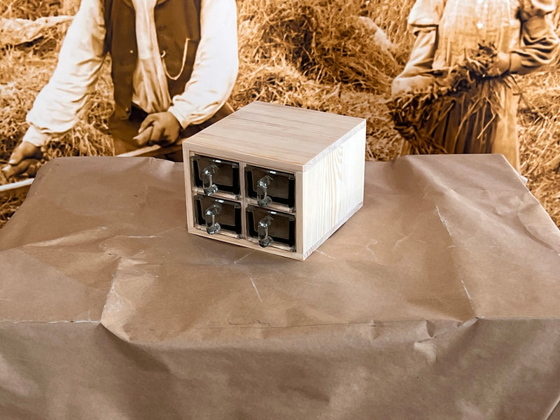 Ormesta hylla för skäppor och burkar