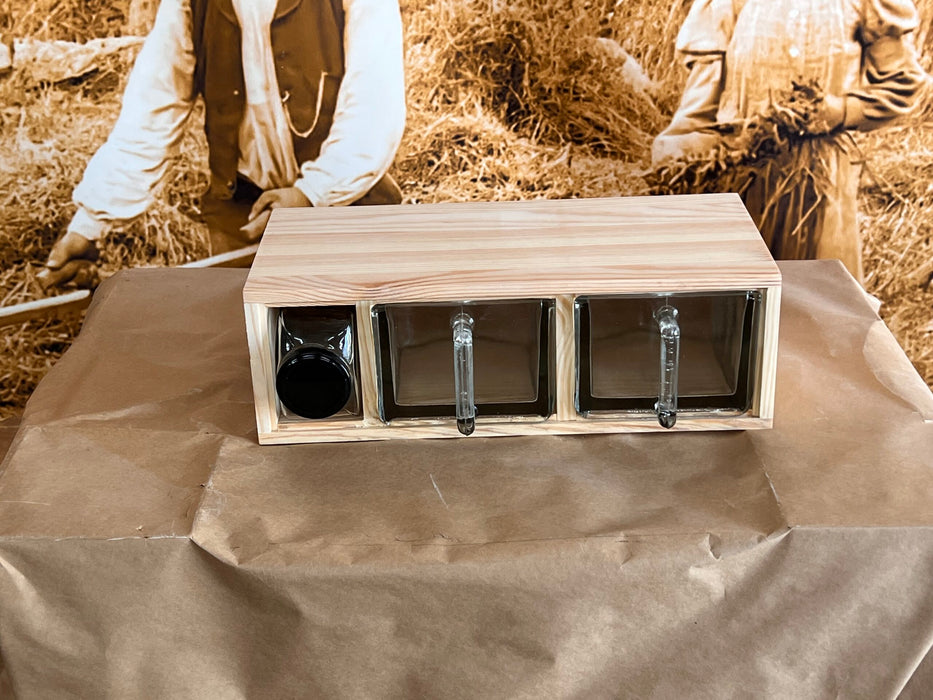 Ormesta hylla för skäppor och burkar