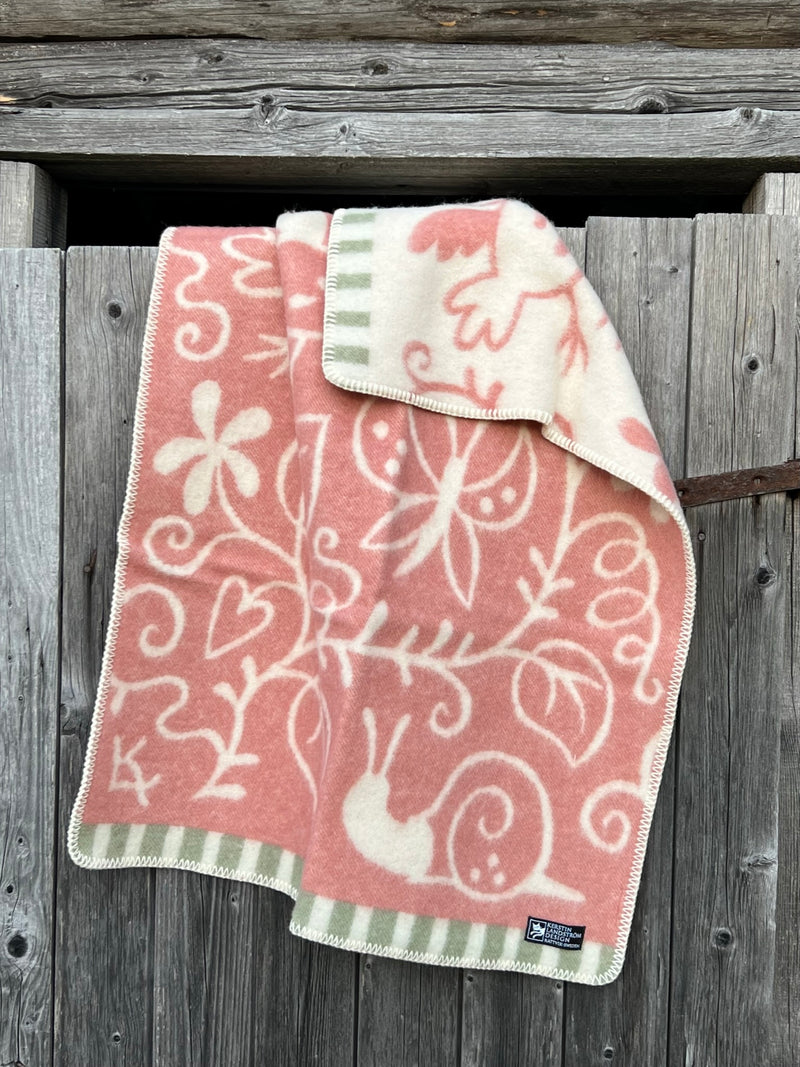 Lilla snigel rosa barnfilt