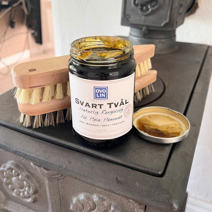 Svart tvål på spis